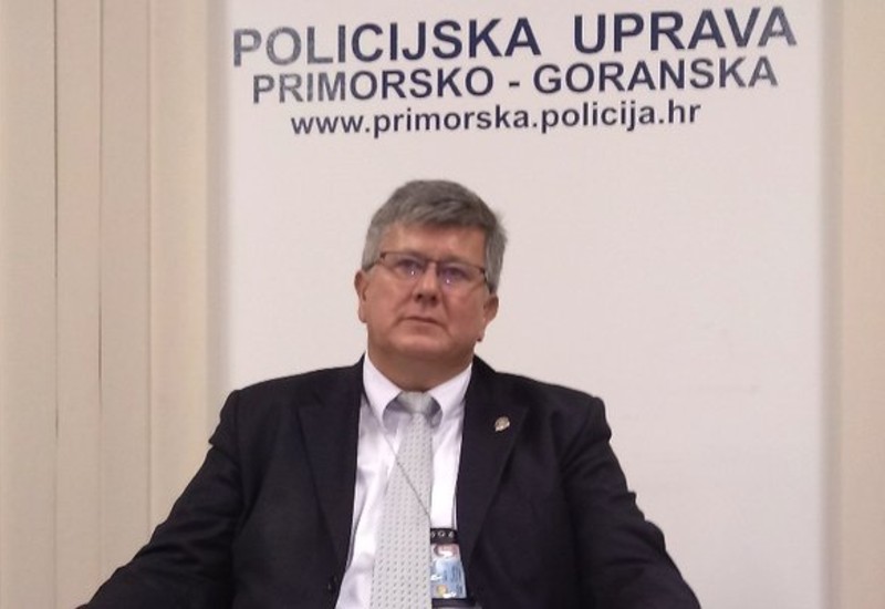 Krši li načelnik Dizdar sam svoju uputu o načinu korištenja godišnjeg odmora koju je dao svojim rukovoditeljima da ju primjenjuju na policijske službenike?