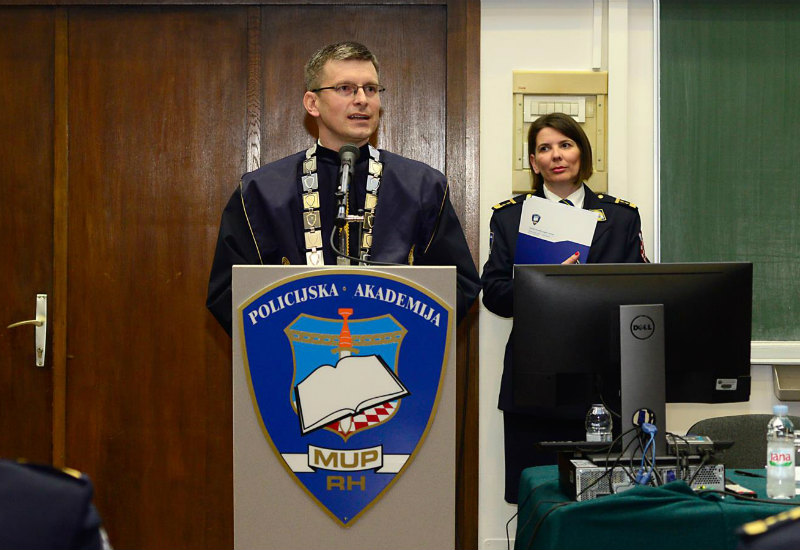Protuustavni uvjeti natječaja Visoke policijske škole ?!